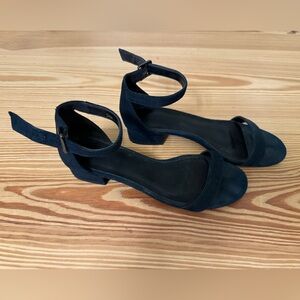 Vaneli Excellent Condition Navy Suede Sandals Women’s 5.5